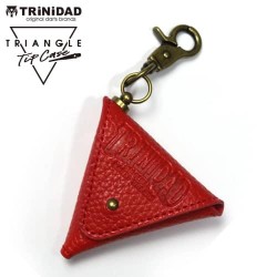 Ele usa pontas de dardo Trinidad Triângulo Vermelho