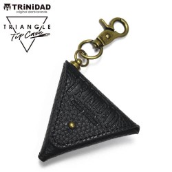Ele usa pontas de dardo Trinidad Triângulo Negro