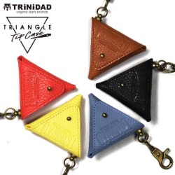 Er trägt Dartspitzen Trinidad Gelber Dreieck